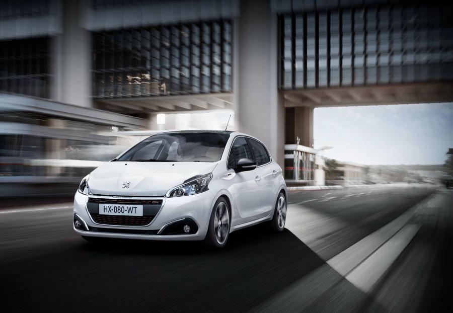  Peugeot 208 GT Line 5-Door 2015 года  (фото 13 из 20)